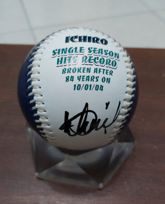 棒球天地--鈴木一朗 Ichiro Suzuki 2004年生涯紀錄 262安 簽名球.字跡漂亮