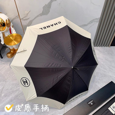 CHA*夏季新款雨傘 具有強力拒水的作用 奢華感爆棚的標誌佇立在傘面，絕對彰顯品位！