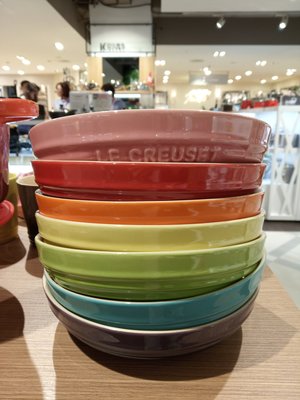 全新現貨Le Creuset 瓷器深圓盤 湯碗 圓形碗 飯碗 20CM 櫻桃紅 火焰橘 薔薇粉 奇異果綠 閃亮黃 薄荷綠