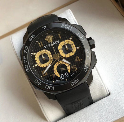 VERSACE Dylos 黑色錶盤 黑色皮革錶帶 石英 三眼計時 男士手錶 VQC020015     凡賽斯腕錶