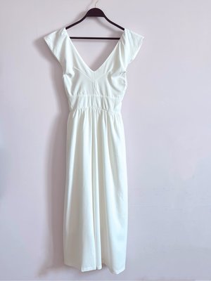 全新 白色氣質唯美露背長洋裝👗 原價1290