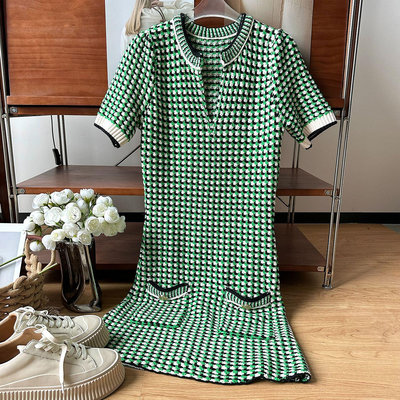 ♥ 裁縫師公主 ♥復古綠色格紋V領修身短袖連身裙