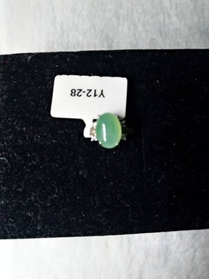 天然緬甸玉A貨冰種晴綠翡翠戒指 銀台，約 11*7.7*3.8mm 晴綠 C6