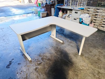 桃園國際二手貨中心------堅固耐用 L型辦公桌 主管桌140×140 160×160(白色桌面已完售）