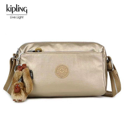 小Z代購#Kipling 猴子包 K16217 金屬金 輕量輕便多夾層 斜背肩背包 多夾層 大容量 隨身包 日常 防水