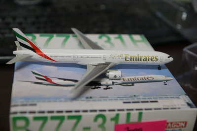 1:400 阿酋航空 Emirates 777-300 A6-EMM Dragon製作