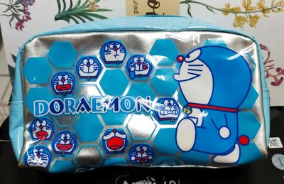 ^0^小荳的窩-展示品出清-Doraemon哆啦A夢小叮噹方形立體筆袋化妝包萬用包-銀+藍^0^