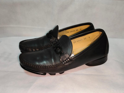 品牌 Salvatore Ferragamo SF 黑色真皮女鞋 黑釦裝飾 樂福鞋