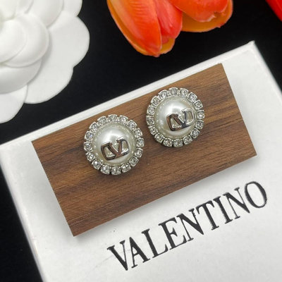 UU代購#Valentino 華倫天奴 新款滿鑽耳環 銀色珍珠耳環 貼耳耳飾