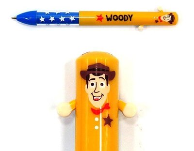 Oo 跟著小豬環遊世界購物趣 oO 日本連線-迪士尼 玩具總動員 胡迪 造型 雙色筆 原子筆 (黑/紅 筆)