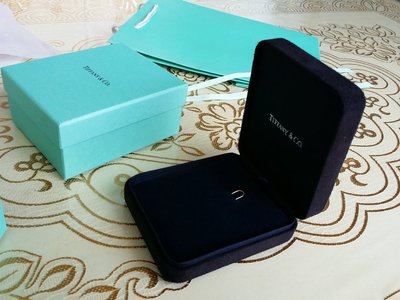 Suki~ 全新款 Tiffany 天藍色款 黑色內裡套裝 項鏈盒 手提袋