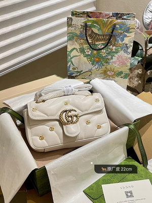 【二手包包】牛皮  官網飛機箱Gucci Marmont系列 新款泡芙包 肩背包采用柔軟加村設計，GG MaNO51506