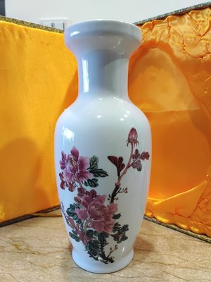 中華陶瓷 花卉白地瓶 中瓶