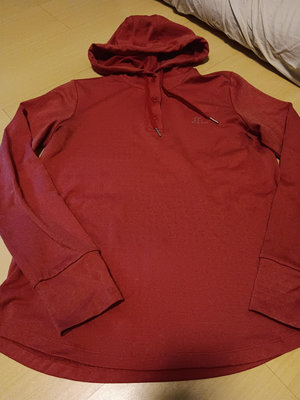 二手TRAVELER玫紅色保暖透氣連帽上衣s號有彈性，明顯使用毛球痕跡，售出無退換貨服務～