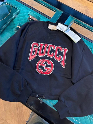 Gucci 短款紅色字母刺繡衛衣