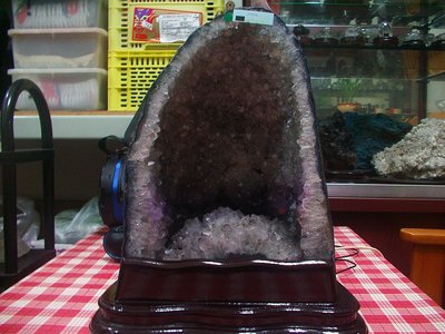 **結緣水晶**磁場優,巴西紫水晶洞12.8公斤,直接下殺特賣,喜歡的朋友參考看看!!