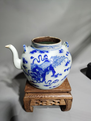 （二手）-清朝嘉慶年制麒麟一家親大茶壺，兩大一小，仿佛和諧的一家人，預 古玩 擺件 老物件【中華拍賣行】4683