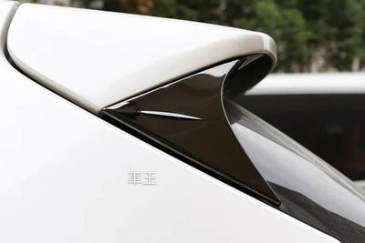 【車王汽車精品百貨】現代 Hyundai 2016 TUCSON 尾翼飾條 尾翼三角 裝飾框 裝飾條 保護貼 不銹鋼黑鈦