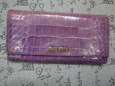 MIU MIU 高級小羊皮壓鱷魚紋長夾 (紫) 保證真品