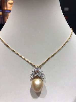 13mm日本天然南洋黃金珍珠鑽石墜飾，1.56克拉豪華高等級配鑽，超值優惠出清價49800元，請勿過度議價