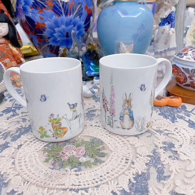 日本購入英產彼得兔大馬克杯，二只是一樣的，尺寸11左右，花紋