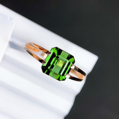 【高品珠寶】天然極品電光綠碧璽戒指【總重】：約13.81ct【規格】： 裸石7.3x6.8mm【】：31920193
