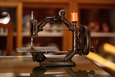 美國古董1870'S 老鑄鐵縫紉機