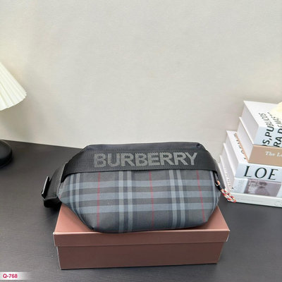 【二手包包】禮盒Burberry巴寶莉胸包什么時候開始胸包也成了男女大街小巷必備品，今年巴寶莉的胸包真是火 NO35365
