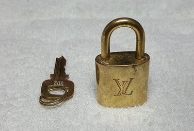 (已讓藏)【精品廉售】Louis Vutton LV鎖頭+鑰匙 #302*原廠貨   (LV皮包/側背包等原廠配件)