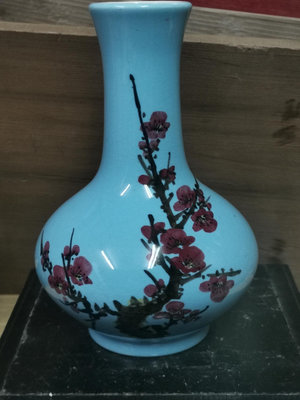 早期藍底梅花中華陶瓷花瓶