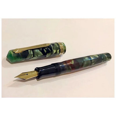 美國製Gold Bond 14K彈性尖活塞上墨深啡琥珀色透明窗筆身搭配綠色大理石花紋賽璐珞鋼筆