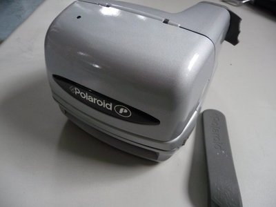 Polaroid  600型    拍立得相機   無底片  酷銀色  盒裝   如敘述說明