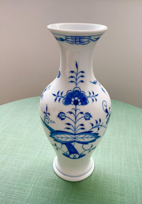 特價出一個梅森Meissen藍洋蔥花瓶，二杠，品相如新，底部