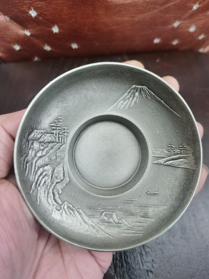 日本純錫茶杯托 升峰 浮雕畫片品相很好，純錫底款比錫制底款錫