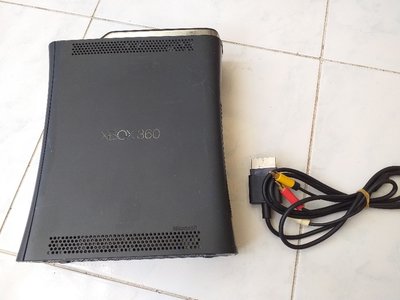 微軟 Xbox 360 初代主機 + 120G硬碟 +影音線 . 無電源配件 無測試