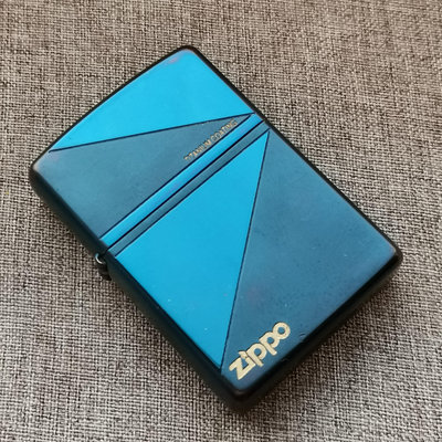 Zippo打火機 二手 2010年 鍍鈦藍鈦 蝕刻 幾何圖案