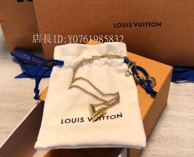 Louis Vuitton Necklace Women M64268 Collier Essential V Gold W/Box