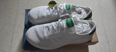 全新的SKECHERS ON-THE-GO白色慢跑鞋10.5號nike