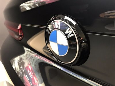 【歐德精品】現貨.德國原廠BMW G06 X6高光黑行李箱蓋BMW廠徽座 X6 BMW廠徽底座 高光澤黑套件