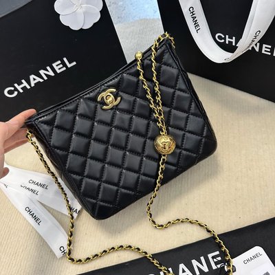 “包裝”Chanel 新款系列 hobo金球上身超美 很有復古的味道不得不說 chanel包真的 NO42977