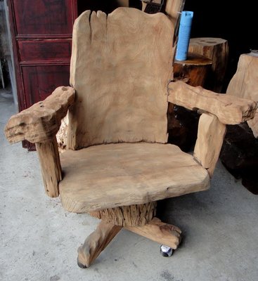 【黑狗兄】風化木造型木椅，原木椅 B07