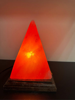 頂級金字塔造型鹽燈，開運招財