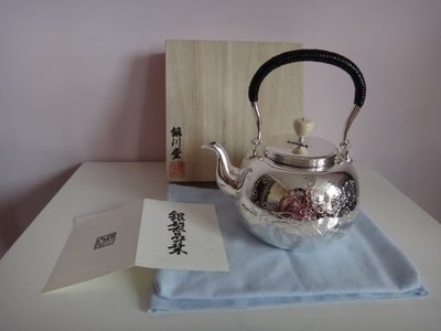 日本銀川堂  純銀茶壺 表面手工雕刻(櫻花+茶道具) 重約520公克  台中面交可