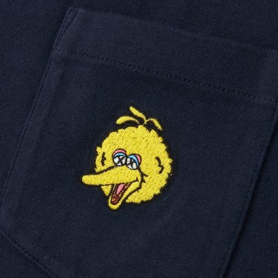 2018 絕版 UNIQLO x KAWS 芝麻街 聯名 UT T恤 短T 素T Tee Logo 口袋 刺繡 深藍