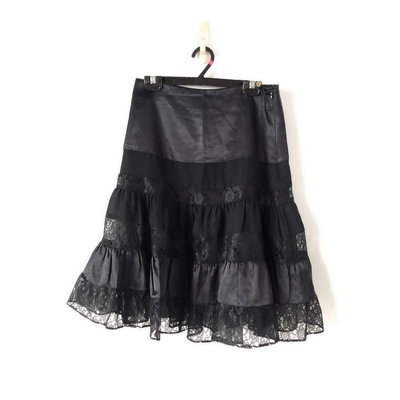 210102品牌NICE CLAUP CO,LTD黑色緞面拼接蕾絲蛋糕裙