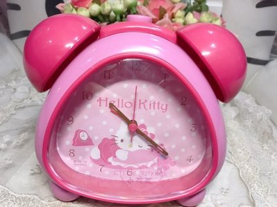 ♥小公主日本精品♥Hello kitty凱蒂貓圖案粉色三角造型時鐘鬧鐘打鈴鬧鐘可愛實用居家必備 22017901