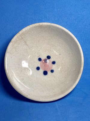 台灣早期老碗盤 — 碟(#17) 青花胭脂紅 圓點圖案
