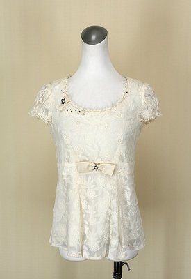 貞新二手衣 Donna Hsu 六藝 米色雕花圓領短袖蕾絲緞面上衣M(7號)(29579)