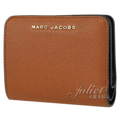 【茱麗葉精品】【全新精品 優惠中】MARC JACOBS 馬克賈伯 專櫃商品 浮雕LOGO粒紋扣式短夾.咖 現貨