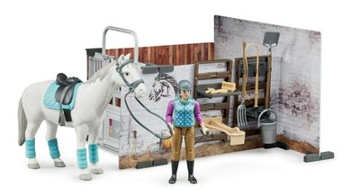 德國 BRUDER  馬術農場馬厩主題套組馬場馬匹訓練飼養場景組(含馬匹及人偶和所有配件)兒童玩具車塑料模型